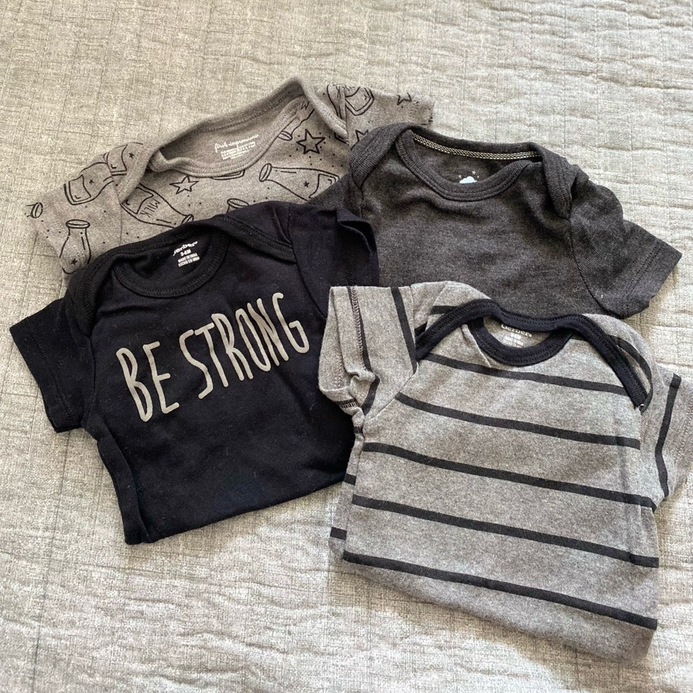 NWOT Gerber “Be Strong” Onesie set.